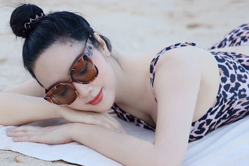 [ẢNH] Sắc vóc trẻ trung, gợi cảm ở tuổi U50 của Hoa hậu đền Hùng Giáng My