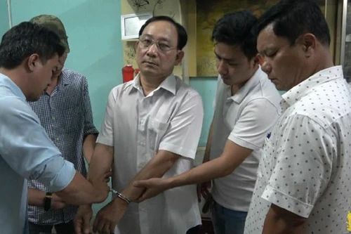 [Tin nhanh tối 9-4-2021] Bắt khẩn cấp giám đốc bệnh viện thuê ‘sát thủ’ giết người vì ghen tuông