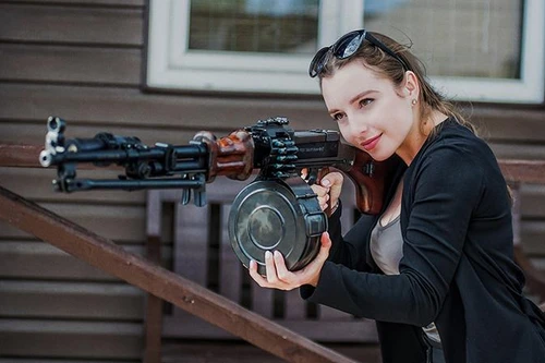 [ẢNH] Chiêm ngưỡng vẻ gợi cảm của “thiên thần quân đội” nước Nga