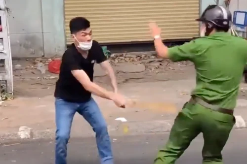 [Tin nhanh sáng 14-1-2022] Liều lĩnh tấn công cảnh sát khi bị mời làm việc