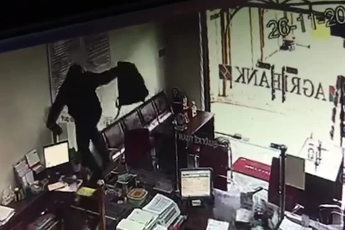 [Tin nhanh sáng 27-11-2020] Truy bắt kẻ cướp ngân hàng ở Đồng Nai 