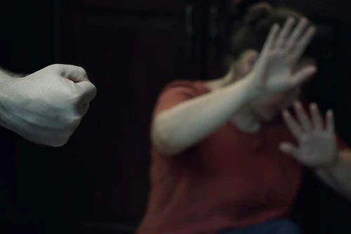 [Tin nhanh tối 7-8-2022] Bi kịch con dâu đánh mẹ chồng gãy xương sườn