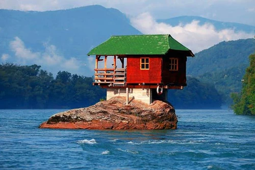 [ẢNH] Khám phá những ngôi nhà ‘không hàng xóm’ tách biệt với thế giới 