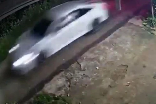 [Tin nhanh sáng 27-8-2021] Lái ô tô tông 4 người thương vong vì tranh chấp đất đai