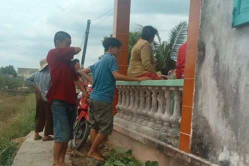 Phụ giúp đổ trụ bê tông, nam sinh lớp 11 bị điện giật tử vong