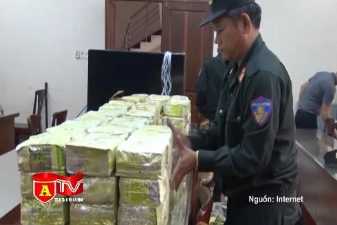 Điều tra mở rộng đường dây vận chuyển, mua bán 300 kg ma túy đá