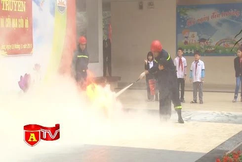 Tuyên truyền kiến thức PCCC và kỹ năng thoát nạn cho giáo viên và học sinh