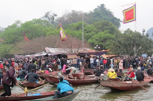 Lễ hội Chùa Hương 2015: Xử nghiêm vi phạm xuồng, đò, treo móc thịt phản cảm