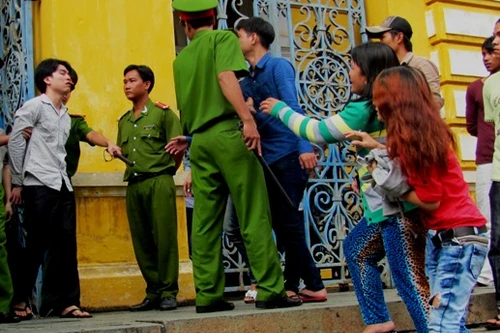 Xé lòng người mẹ có con trai là sát thủ “giết người” giùm bạn