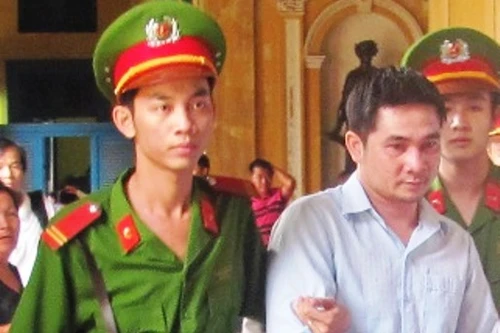 Sát hại vợ cũ vì bị chửi “như chó giữ nhà”