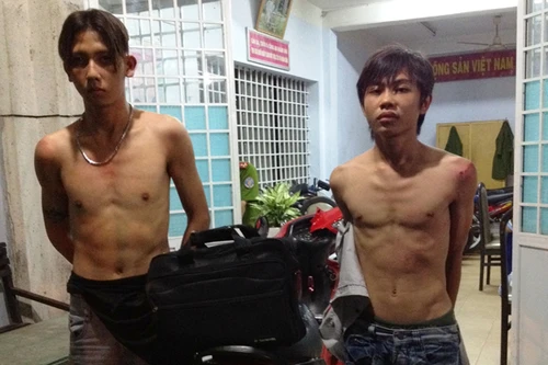 CSHS nổ súng liên tiếp, truy bắt hai tên cướp