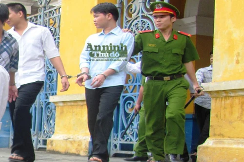 Thua độ bóng đá, thợ nữ trang chiếm đoạt hơn 754 chỉ vàng