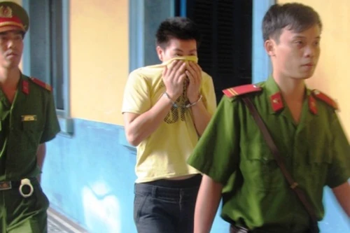 Điên cuồng huỷ hoại nhan sắc người trong mộng