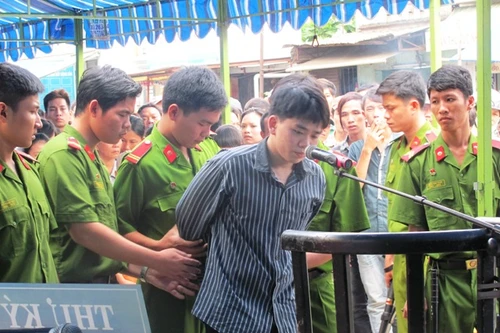 Anh ruột đâm thủng tim em trai vì không chở đi mua ma tuý