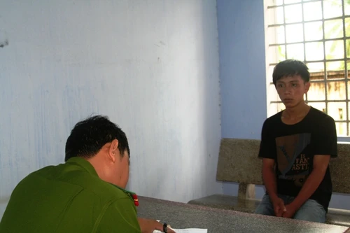 Đâm chết bạn thân vì tình tay ba