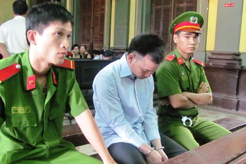 Rưới xăng đốt xác nhân tình vì sợ mách vợ