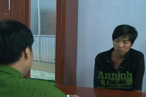 Dùng dao tấn công người nước ngoài, cướp tài sản