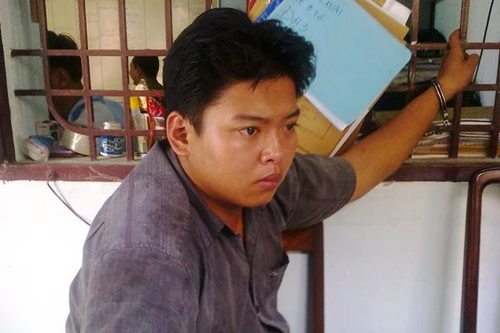 Hung thủ giết – hiếp nữ thông dịch viên cao cấp tại Bình Dương ra đầu thú