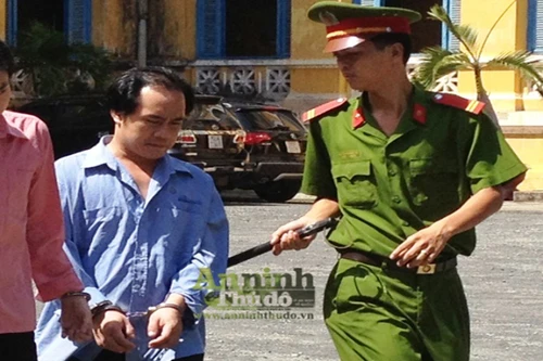 Ông bố 3 con lãnh án tù vì vào rạp chiếu phim trộm laptop