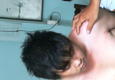 Nghẹt thở giây phút giải cứu cô gái bị người yêu khống chế, dọa giết