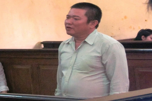 Giận vợ không đưa tiền chữa bệnh, chồng dàn cảnh phá két trộm vàng