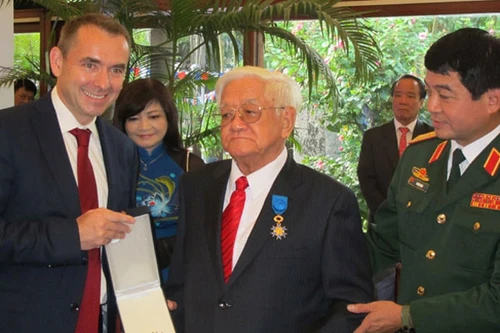 Pháp tặng ông Võ Văn Sung Huân chương Quốc công