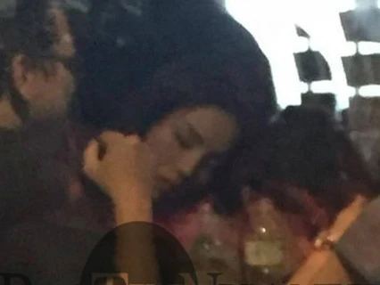 Sau "scandal hút thuốc", Kỳ Duyên bị nghi say khướt trong quán bar