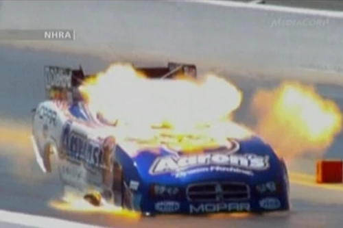 Tay đua thoát chết một cách kỳ lạ