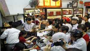 Giá vàng tiếp tục leo dốc