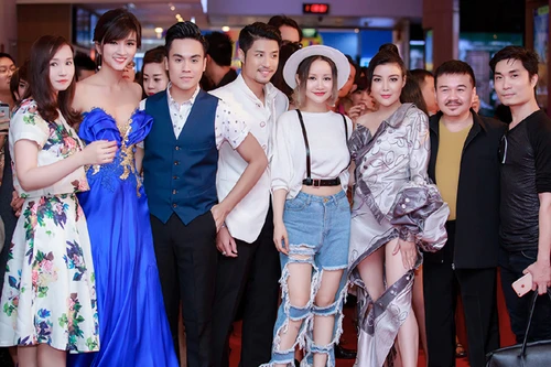 Kim Tuyến diện đầm lộng lẫy dự lễ ra mắt phim tại Hà Nội