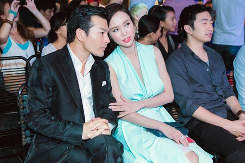 Trần Bảo Sơn-Vũ Ngọc Anh “dính như sam” đi xem Idol