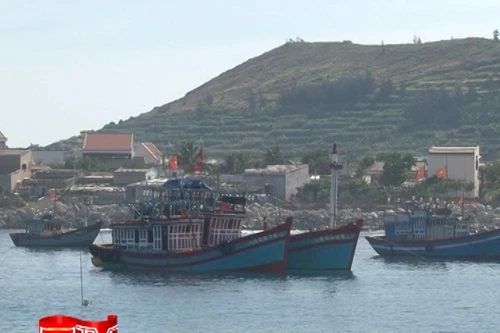 Tiếp sức ngư dân vươn khơi bám biển