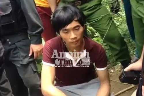 Tẩn Láo Lở- nghi can vụ thảm án ở Lào Cai được đưa về thực nghiệm hiện trường