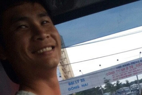 Người hùng dìu xe khách cứu 40 người nhận giải "Vô lăng vàng 2016"