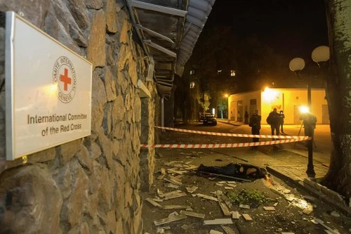 Kiev bưng bít, EU làm ngơ trước cái chết của nhân viên Hội chữ thập đỏ