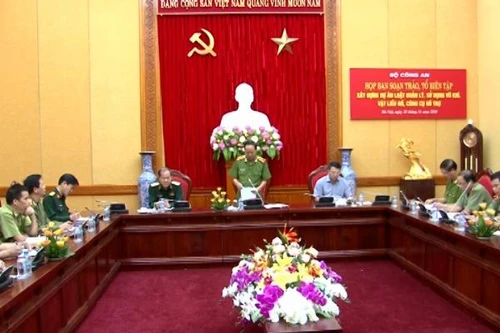 Xây dựng Luật Quản lý vũ khí, vật liệu nổ, công cụ hỗ trợ, đáp ứng với yêu cầu tình hình mới