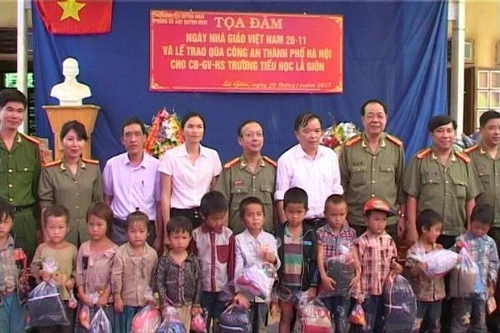 Ấm lòng thầy trò vùng cao