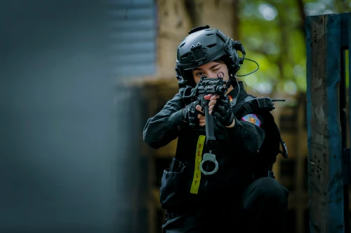 Vẻ đẹp đầy uy lực của nữ Cảnh sát đặc nhiệm 