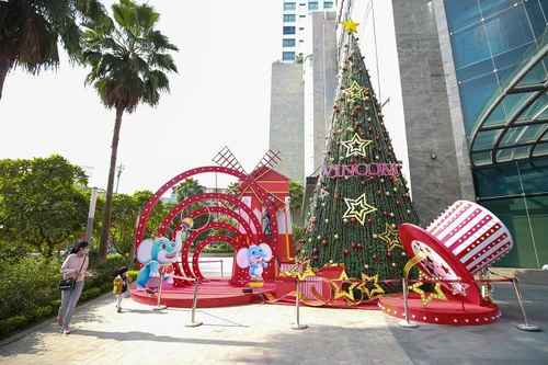 Không khí Giáng sinh ngập tràn Hà Nội