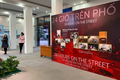 Câu chuyện mưu sinh qua triển lãm "24 giờ trên phố"