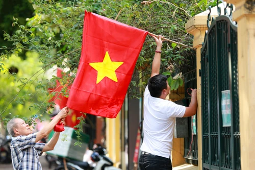 Hà Nội đỏ thắm sắc cờ chào mừng Quốc khánh 2-9