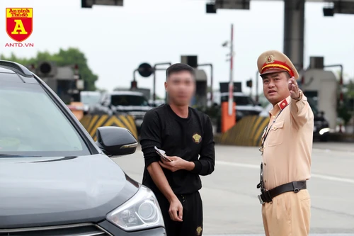 Xem 'siêu' camera tóm trúng phương tiện vi phạm giao thông 