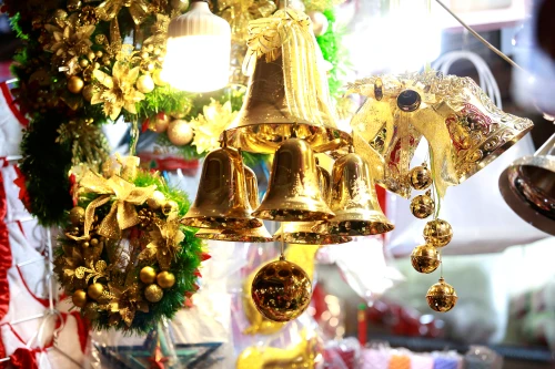 Không khí Giáng sinh nhộn nhịp trên phố Hàng Mã