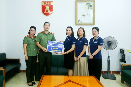 Hưởng ứng chương trình giúp đỡ đồng bào bị ảnh hưởng do mưa lũ 