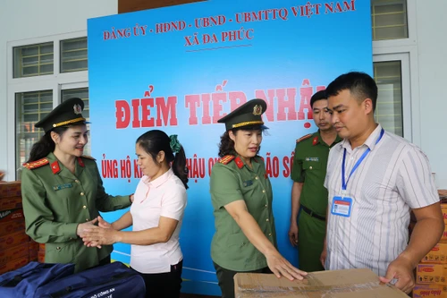 Bệnh viện Công an Hà Nội chung tay giúp đồng bào vùng ngập ngoại thành