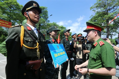 Lãnh đạo Bộ Tư lệnh Cảnh sát cơ động thăm, động viên các chiến sĩ tập luyện diễu binh, diễu hành
