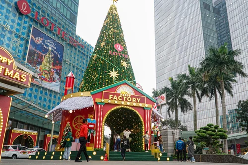 Hà Nội trang hoàng rực rỡ đón Giáng sinh 