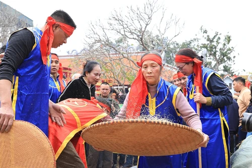 Về làng Thị Cấm cùng ‘kéo lửa, thi thổi cơm’