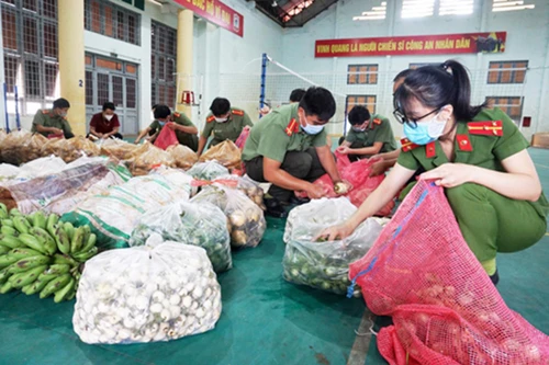 Công an Đắk Lắk góp sức hướng về tâm dịch phía Nam 