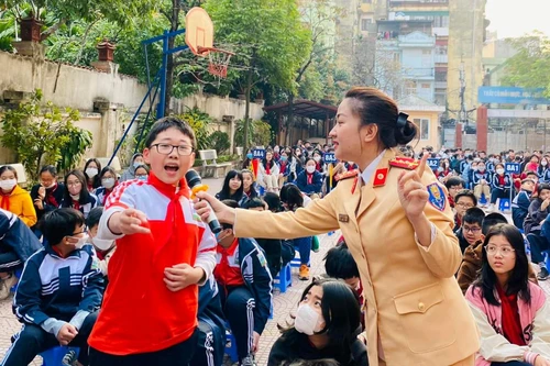 Học sinh Hà Nội hào hứng khi được tuyên truyền về ATGT 